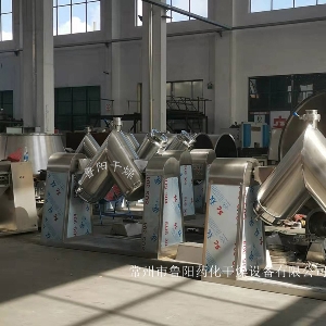v型混合機(jī)制作現(xiàn)場(chǎng)和客戶使用現(xiàn)場(chǎng)